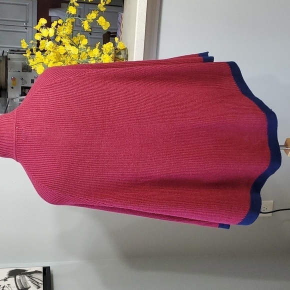 HH cape, burgundy with blue trim. 2 pockets. Great buttons XS - Picture 7 of 9